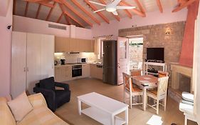 Athena'S Cottage Stoupa
